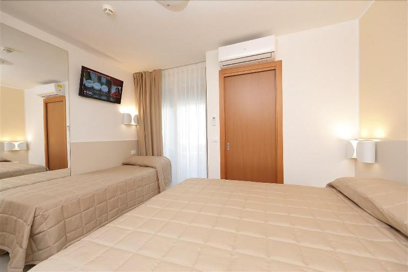Hotel Meublè Zenith Lignano Sabbiadoro Buitenkant foto