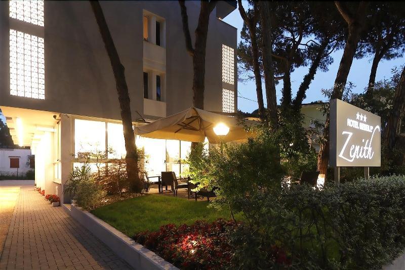 Hotel Meublè Zenith Lignano Sabbiadoro Buitenkant foto