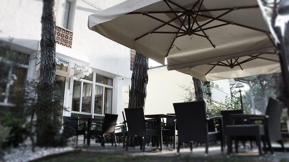 Hotel Meublè Zenith Lignano Sabbiadoro Buitenkant foto
