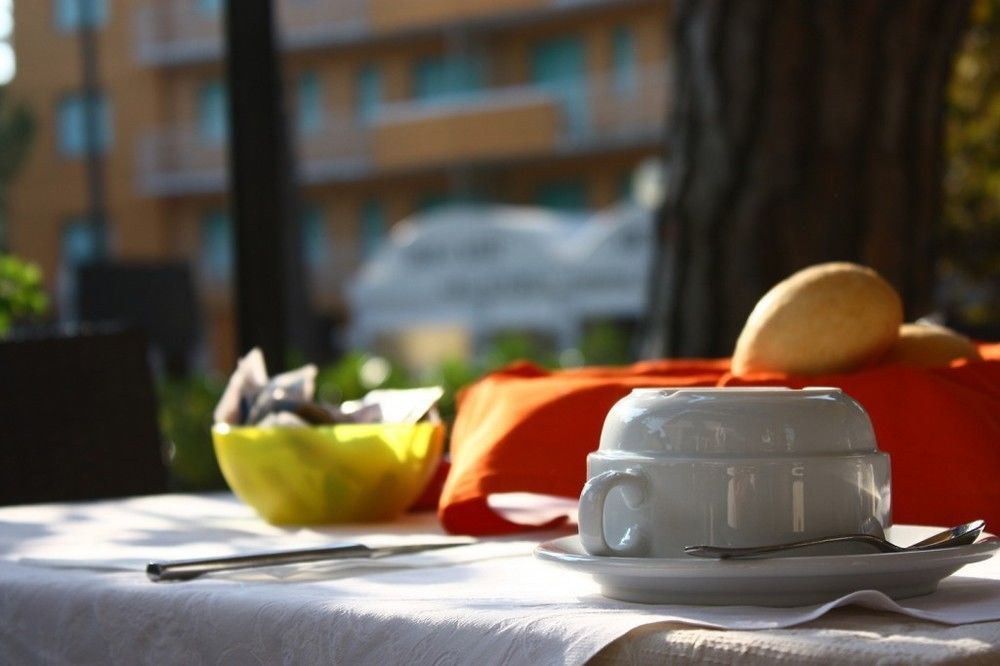Hotel Meublè Zenith Lignano Sabbiadoro Buitenkant foto