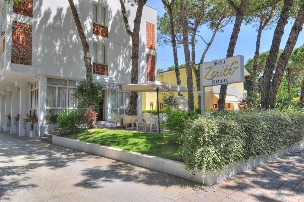 Hotel Meublè Zenith Lignano Sabbiadoro Buitenkant foto