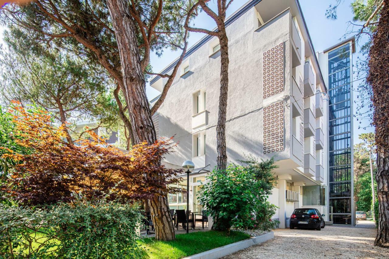 Hotel Meublè Zenith Lignano Sabbiadoro Buitenkant foto