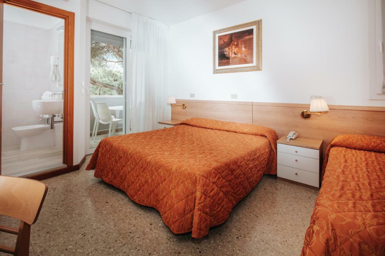 Hotel Meublè Zenith Lignano Sabbiadoro Buitenkant foto